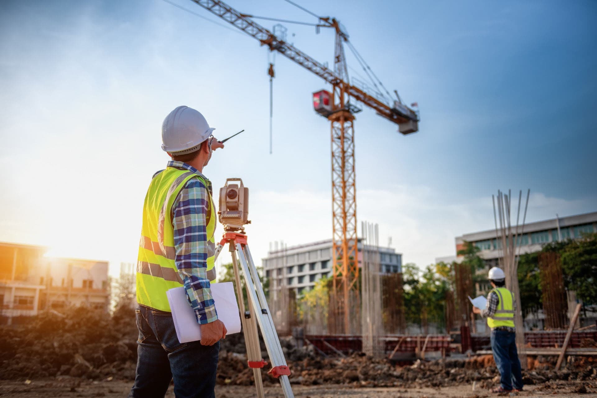 Būvlaukums ar profesionālu aprīkojumu